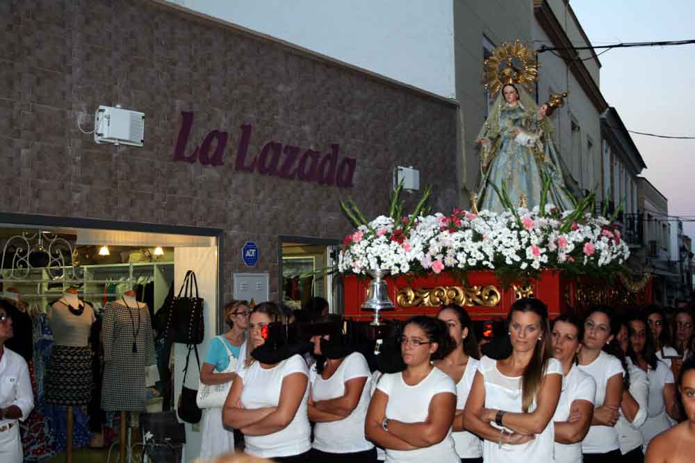 La Parroquia Santa B�rbara recibe a la Virgen del Rosario 