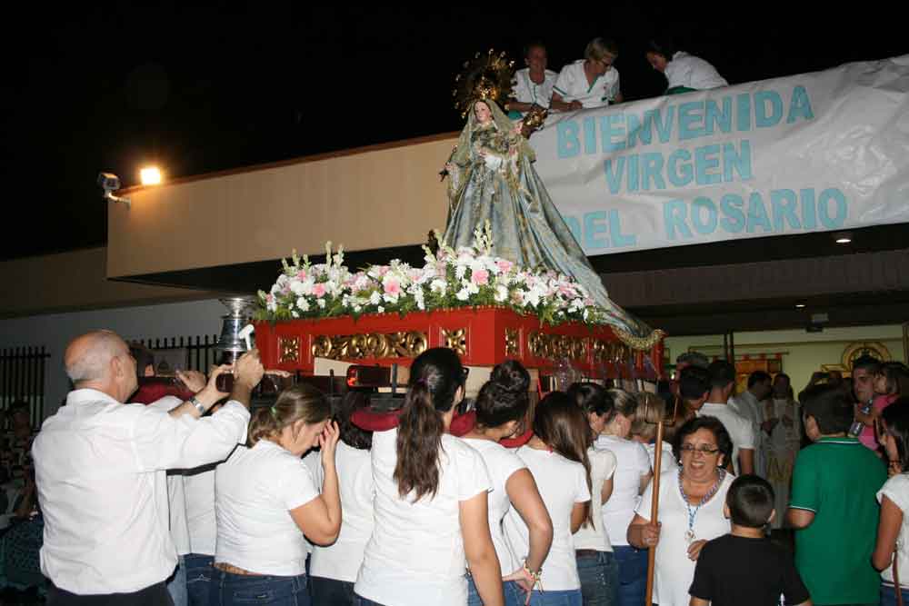 La Virgen del Rosario deja la Parroquia Santa B�rbara