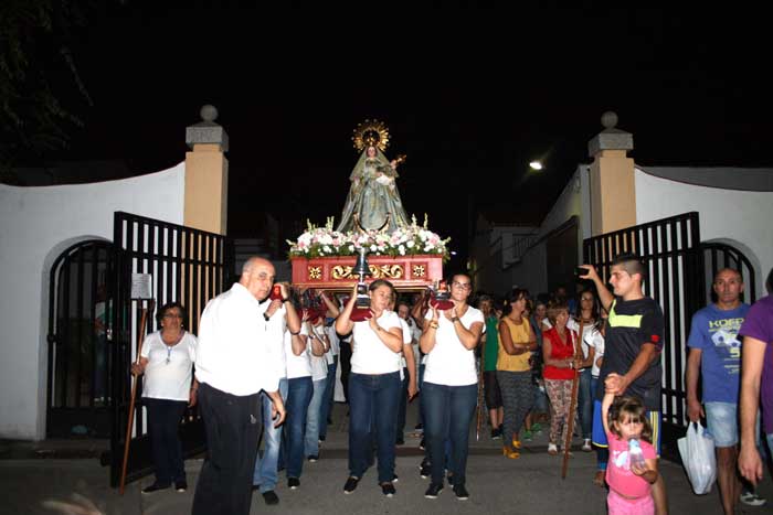 La Virgen del Rosario deja la Parroquia Santa B�rbara