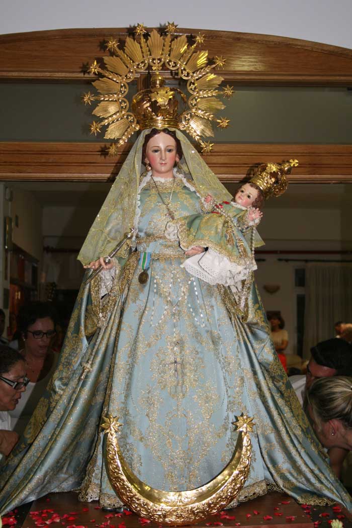 La Virgen del Rosario deja la Parroquia Santa B�rbara