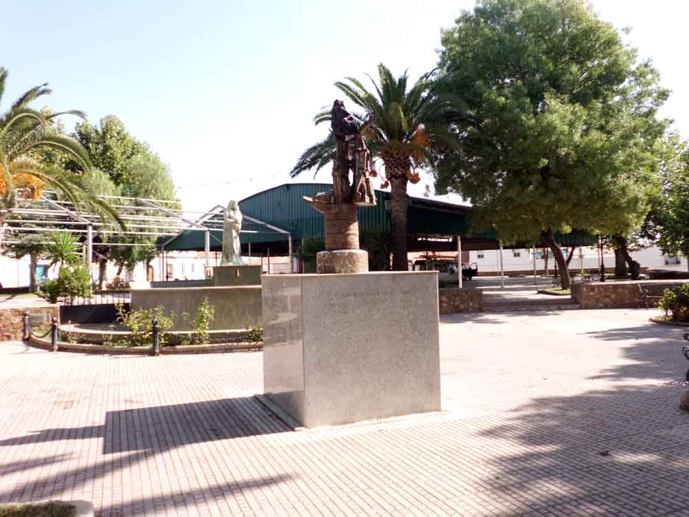 La Plaza Jard�n pasa a llamarse Virgen del Rosario