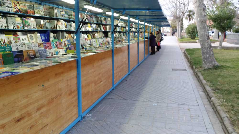 Feria del libro en Pe�arroya 