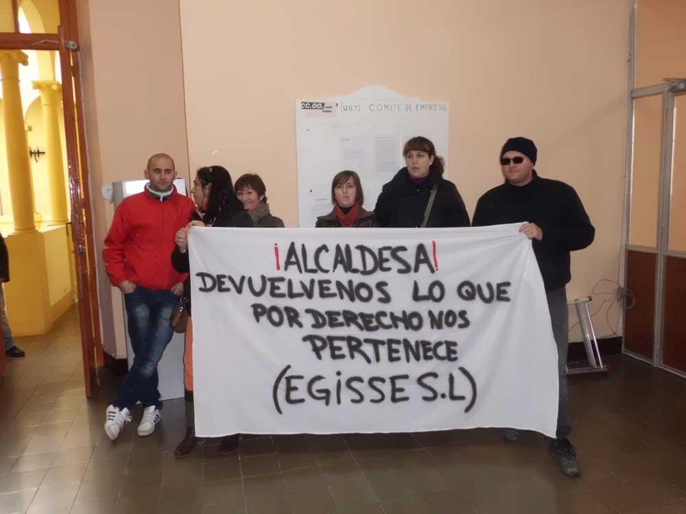 Trabajadores de Egisse se manifiestan pidiendo la readmisi�n