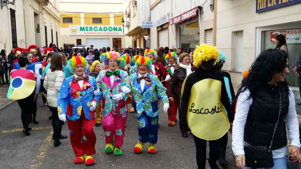 Pasacalles de carnaval en Pe�arroya Pueblonuevo