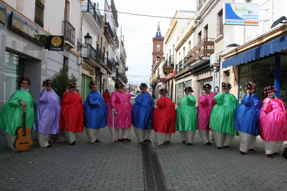 Pasacalles de carnaval en Pe�arroya Pueblonuevo