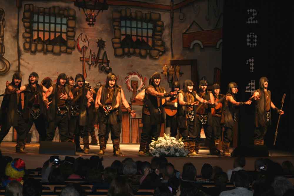 Pasacalles de carnaval en Pe�arroya Pueblonuevo