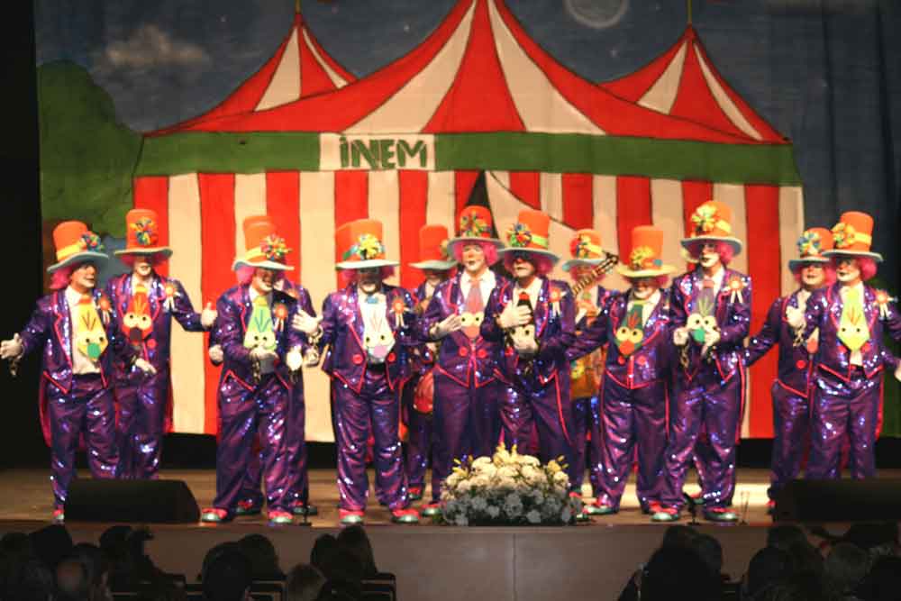 Pasacalles de carnaval en Pe�arroya Pueblonuevo