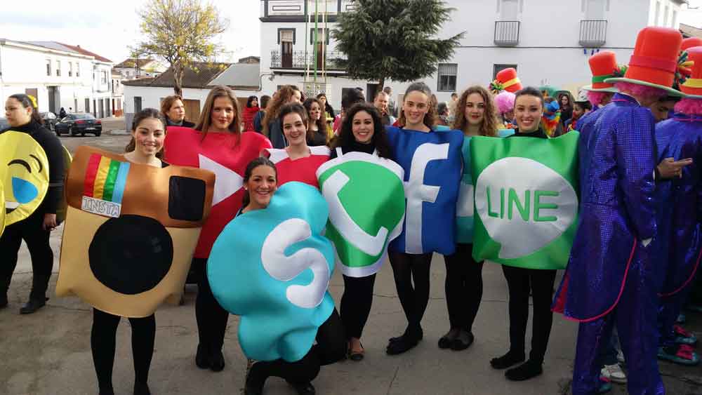 Pasacalles de carnaval en Pe�arroya Pueblonuevo