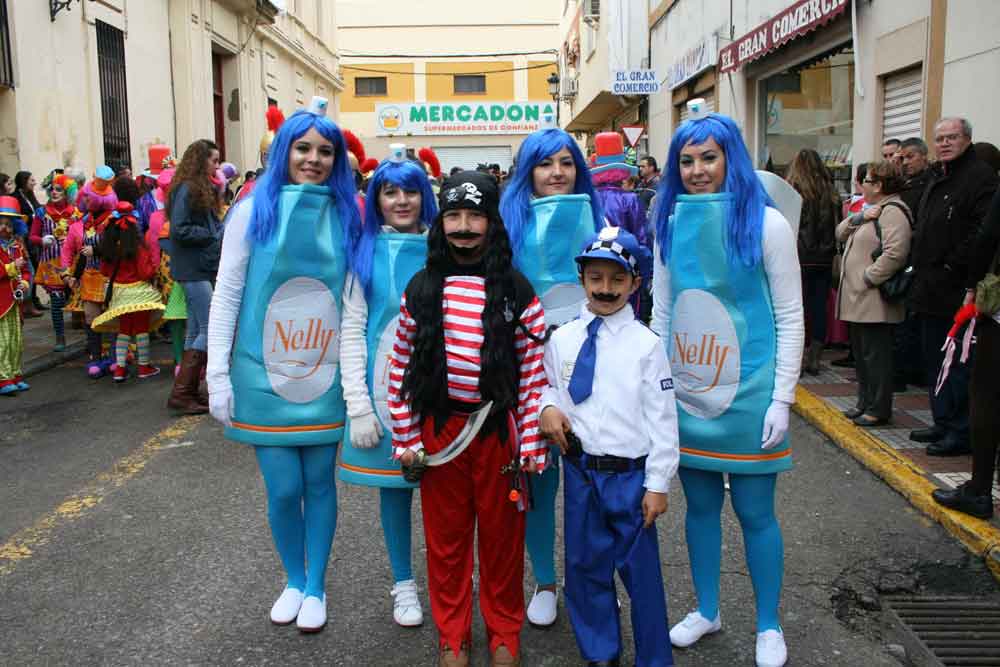 Pasacalles de carnaval en Pe�arroya Pueblonuevo