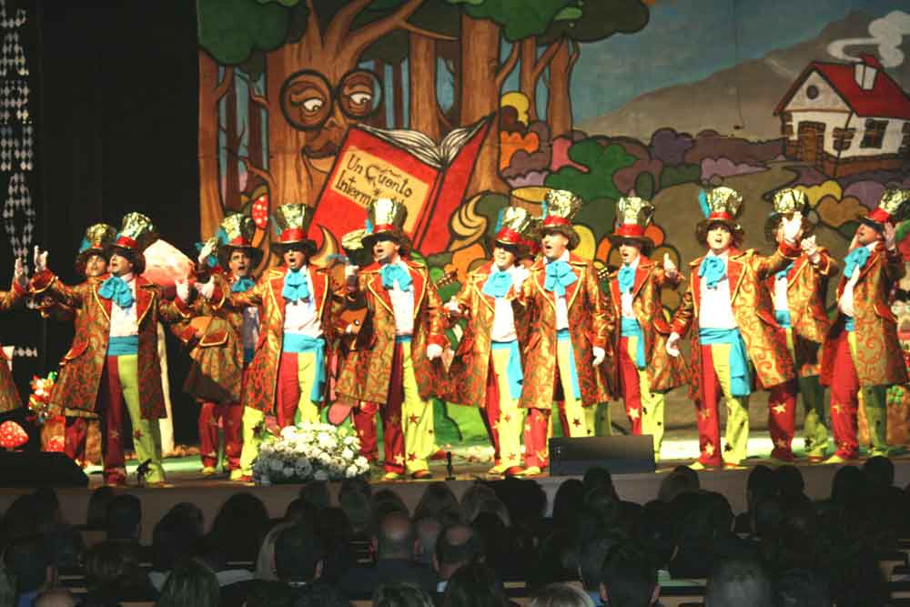 Pasacalles de carnaval en Pe�arroya Pueblonuevo