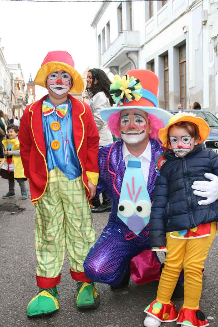 Pasacalles de carnaval en Pe�arroya Pueblonuevo
