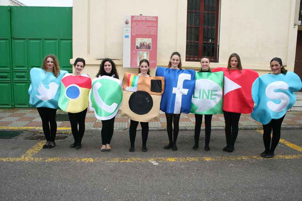 Pasacalles de carnaval en Pe�arroya Pueblonuevo