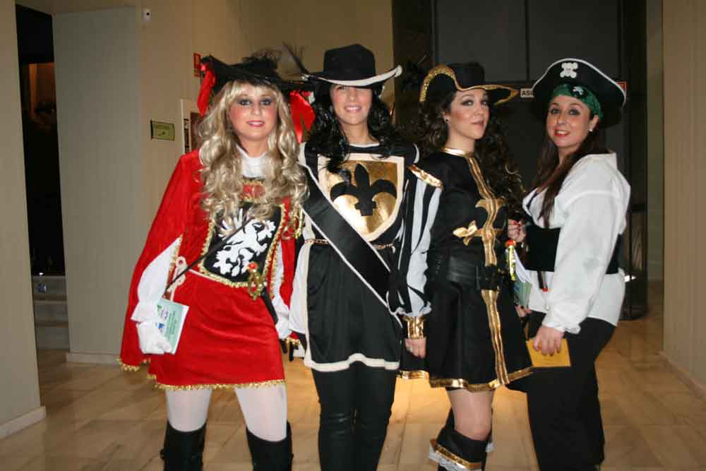 Pasacalles de carnaval en Pe�arroya Pueblonuevo