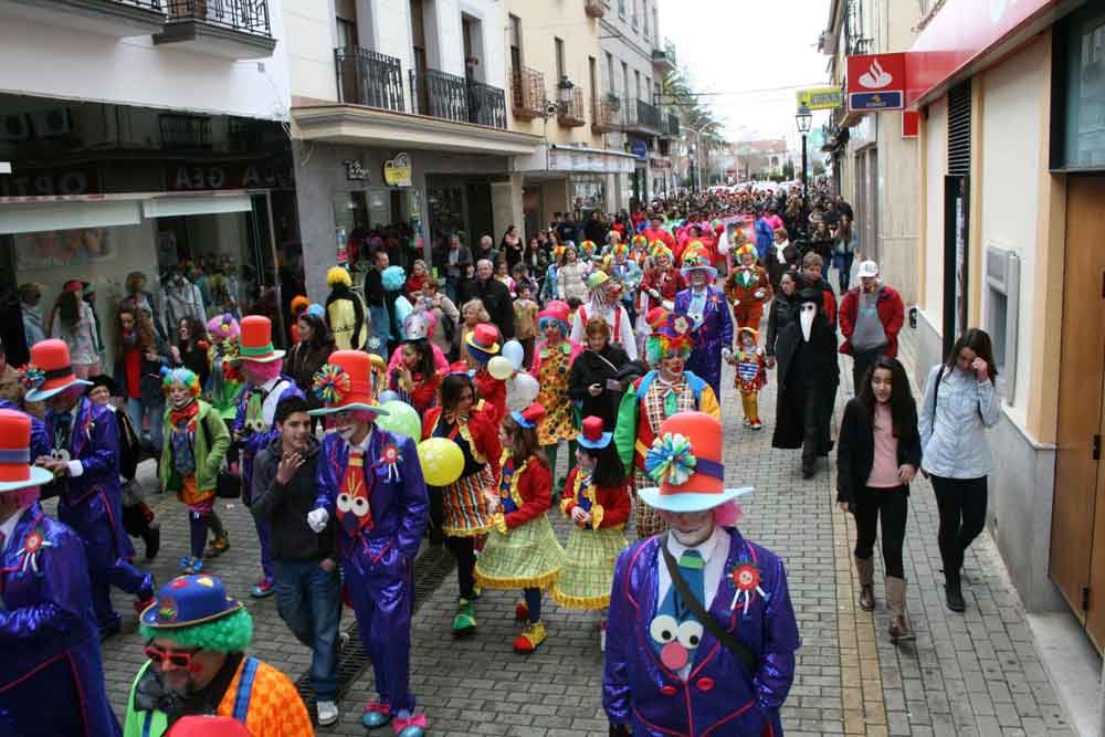 Pasacalles de carnaval en Pe�arroya Pueblonuevo