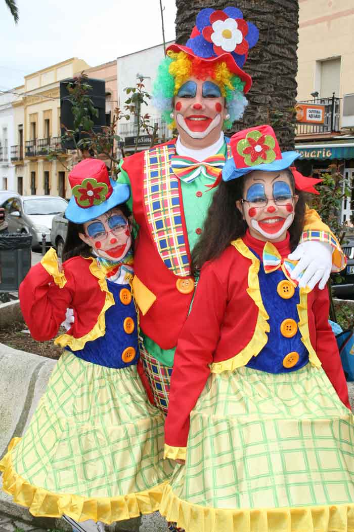 Pasacalles de carnaval en Pe�arroya Pueblonuevo