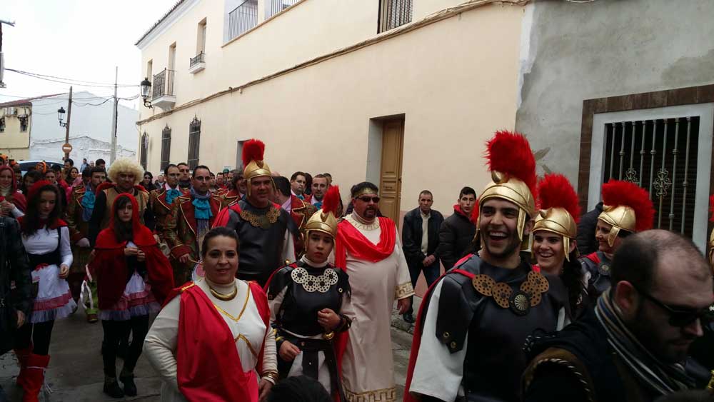 Pasacalles de carnaval en Pe�arroya Pueblonuevo