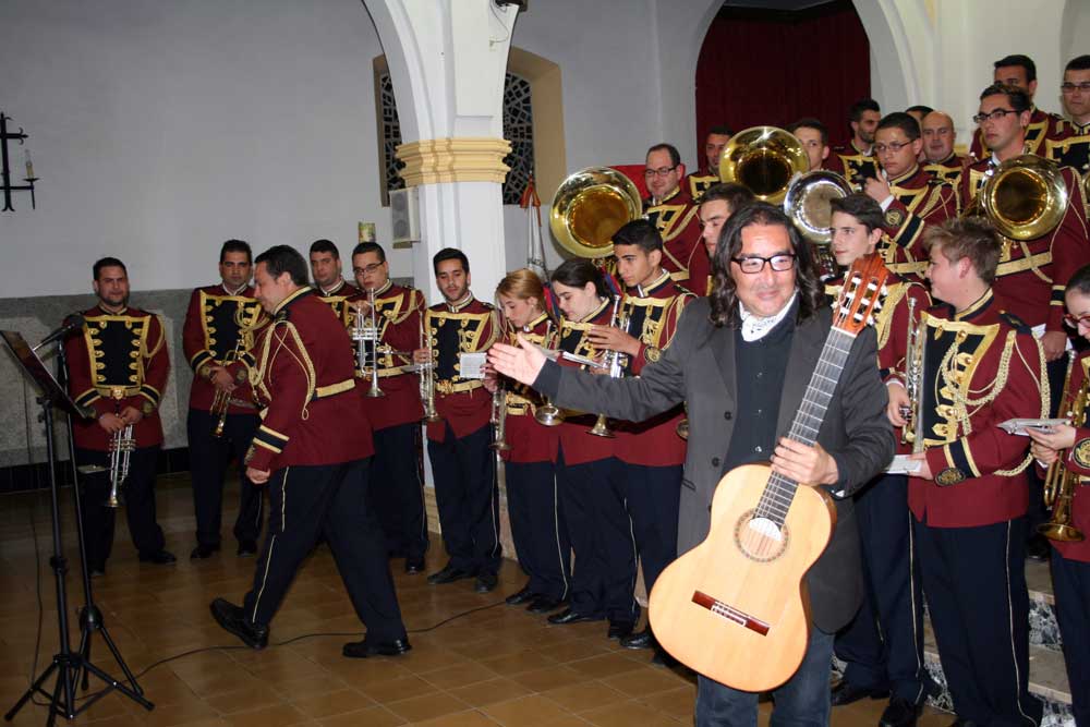 Agrupaci�n Musical �Ntra. Sra. de la Amargura� y Jos� Manuel Hierro