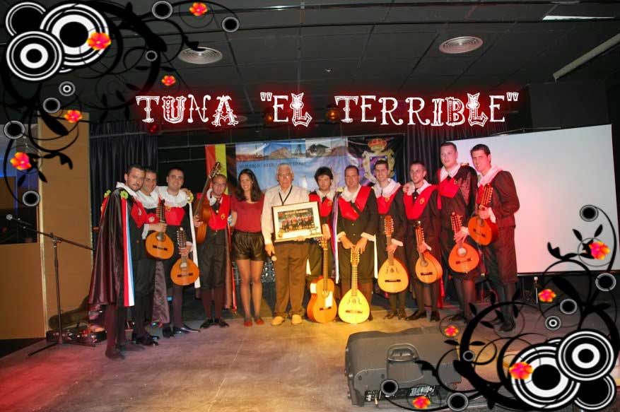 La tuna El Terrible acta en Barcelona