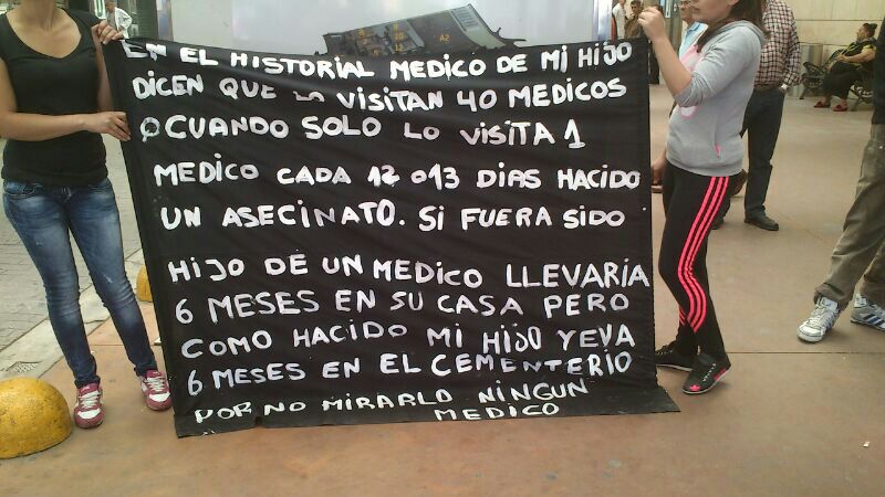 Protesta de familiares de pacientes fallecidos con la klebsiella