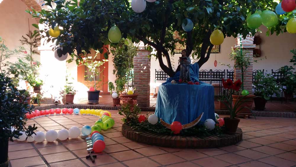 Ofrenda floral a la Virgen Mar�a