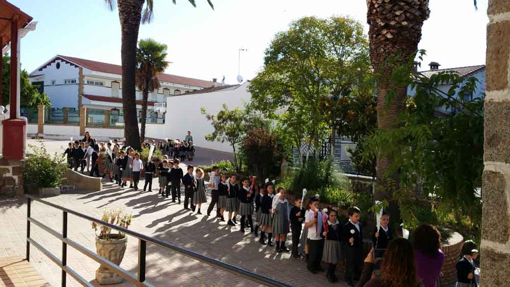 Ofrenda floral a la Virgen Mar�a