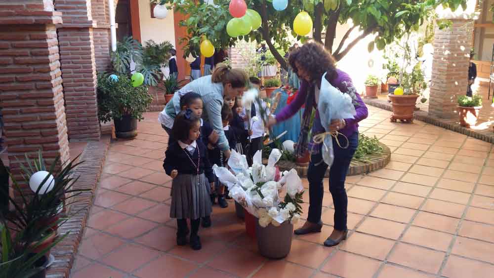 Ofrenda floral a la Virgen Mar�a