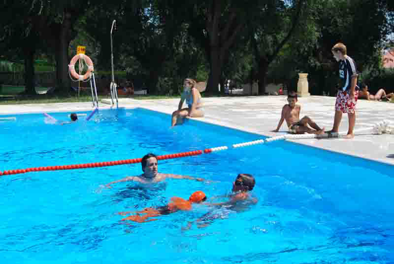  Qu pasa en la piscina municipal de Fuenteovejuna?