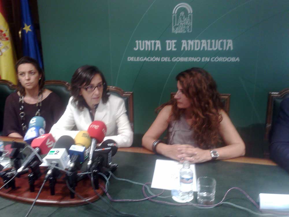 Firma del convenio para la construcci�n de una estaci�n de autobuses 