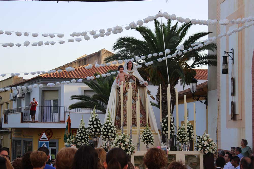 La virgen del Carmen sale en procesi�n