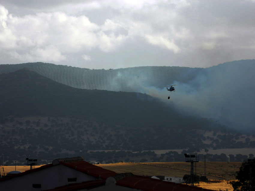 Labores de extinci�n del incendio 