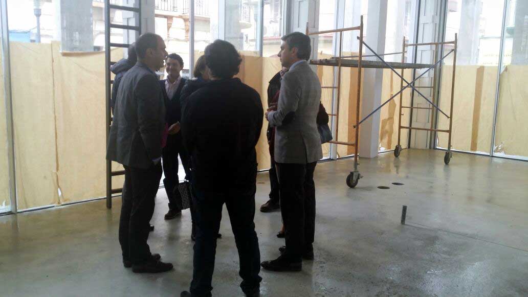 Autoridades en el mercado de abastos Sebasti�n S�nchez